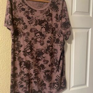 New Torrid Purple Short Sleeve Top with Black Skull & Rose Print